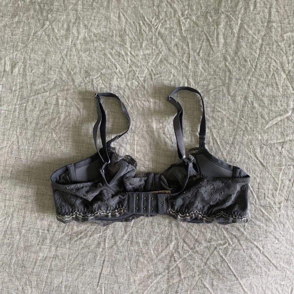 VICTORIA'S SECRET Grey Silver Sparkly Lace Bra, No padding, Lightly Lined 34D - Picture 2 of 5
